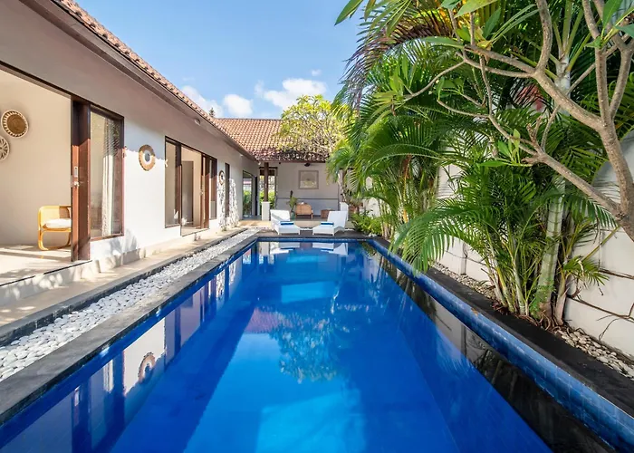 Free Pick-up Balinese Style Tropical Private Pool With 2 Bedrooms Seminyak